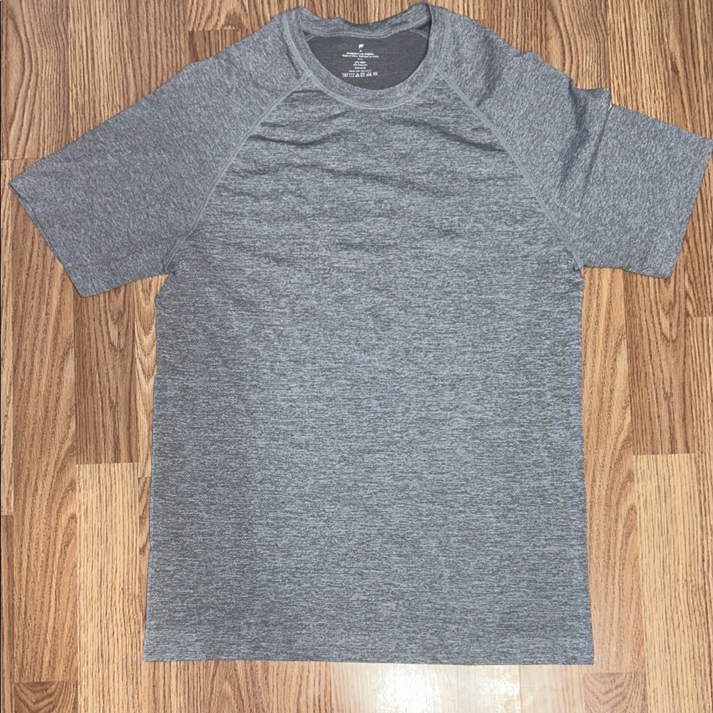 EUC Fabletics Heather Gray Short Sleeve Men's Tee